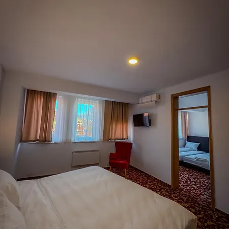 ゲストハウス Mahala - Boutique Near Old Town 3*